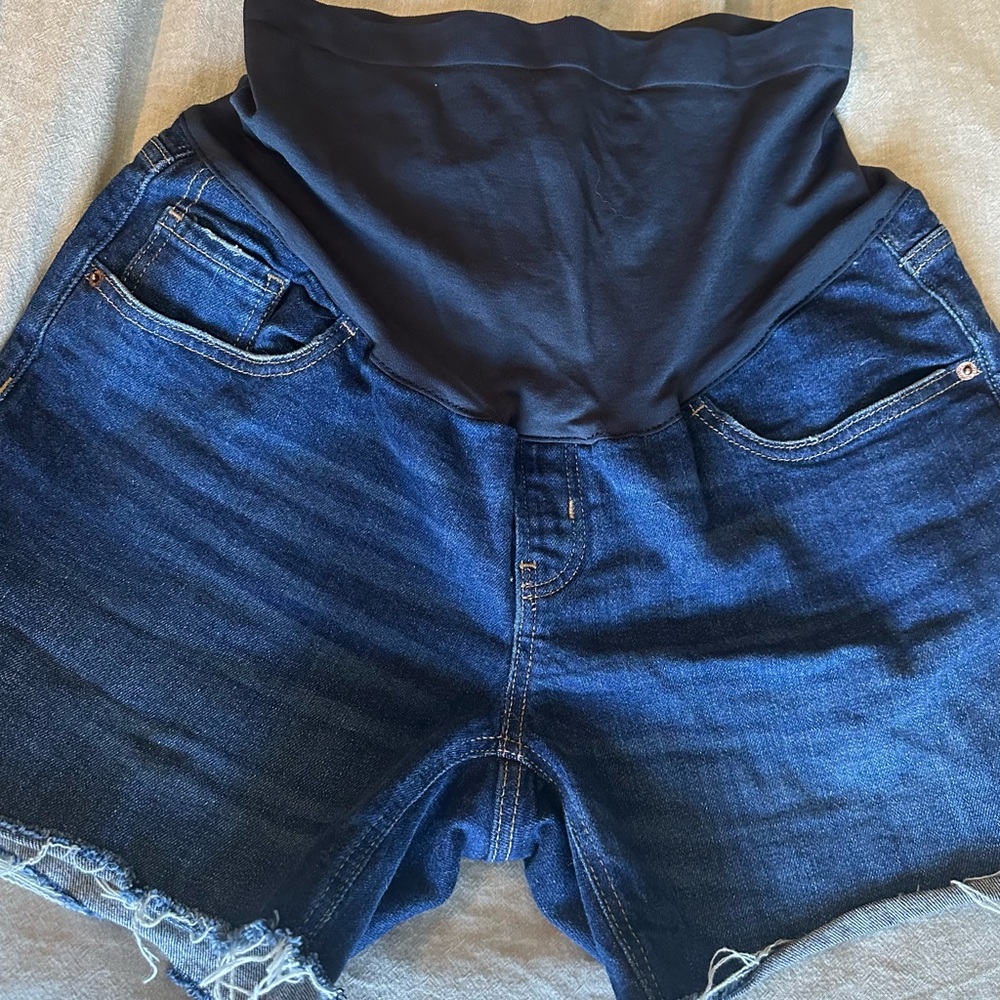 Old navy maternity shorts